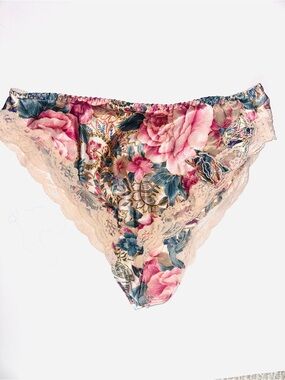 Y2K Victoria’s Secret  Lace Trim Bikini hot pants